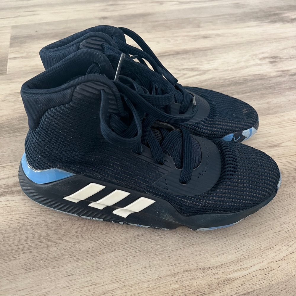 Adidas Pro Bounce Basketball Sneakers Youth Size 7